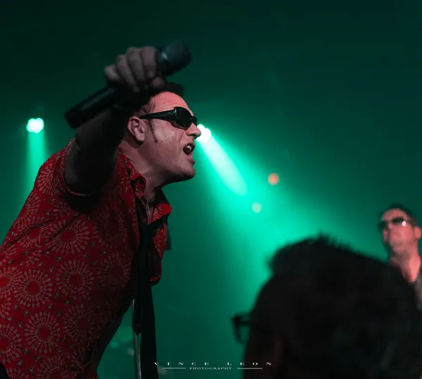 San & Tone Pilots performing live
