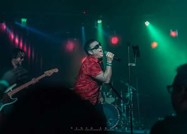 San & Tone Pilots performing live