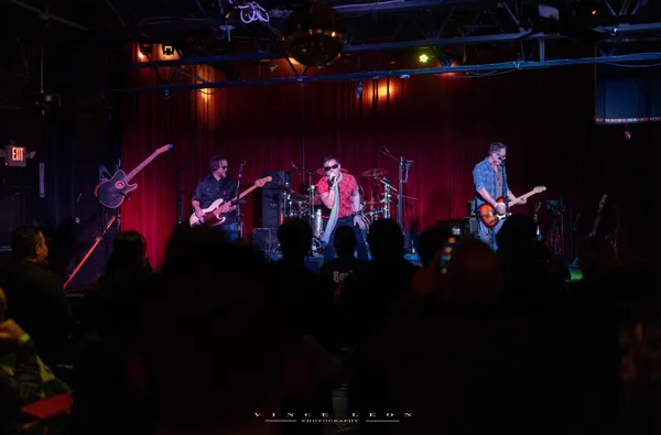 San & Tone Pilots performing live