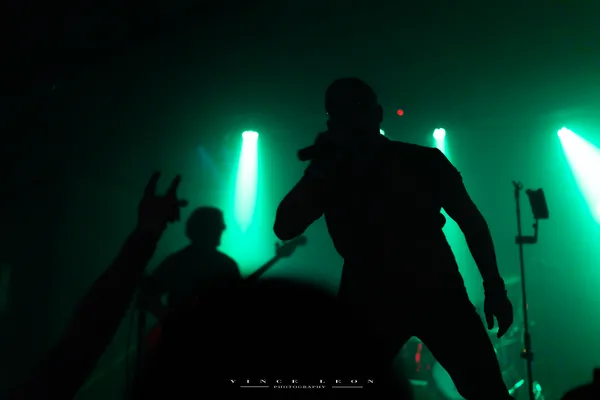 San & Tone Pilots performing live
