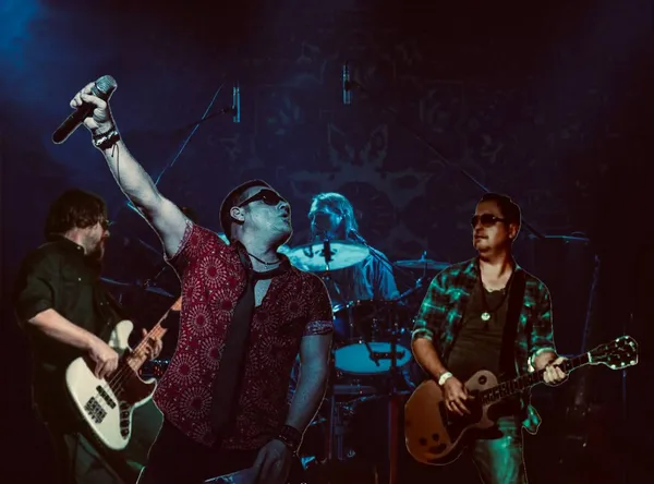 San & Tone Pilots performing live