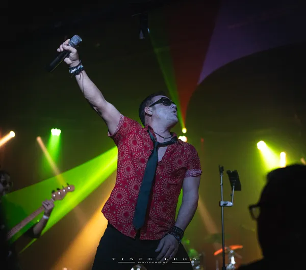 San & Tone Pilots performing live