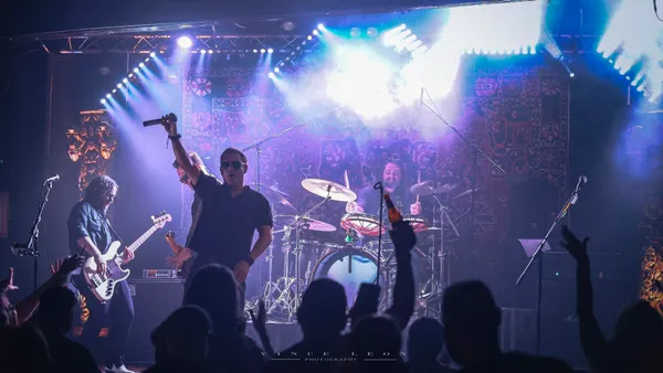 San & Tone Pilots performing live