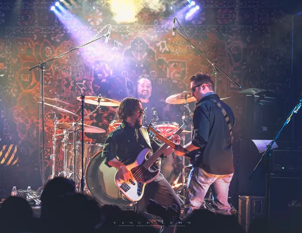 San & Tone Pilots performing live