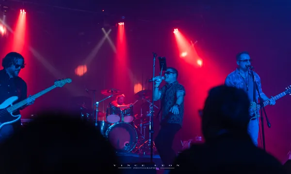San & Tone Pilots performing live