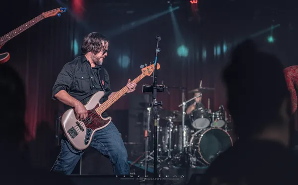 San & Tone Pilots performing live