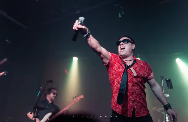 San & Tone Pilots performing live